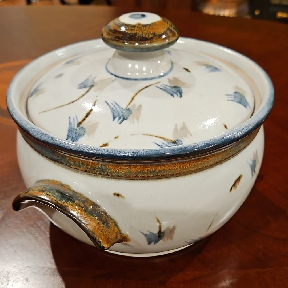 Handcrafted/Signed Studio Pottery Casserole with Beautiful Pattern & Glaze